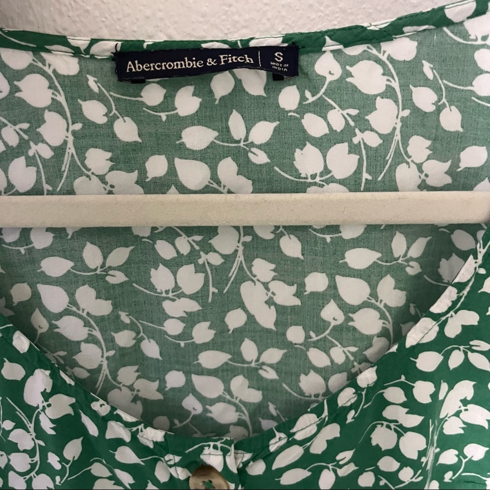 Abercrombie & Fitch Button Front Short Sleeve Flo… - image 5